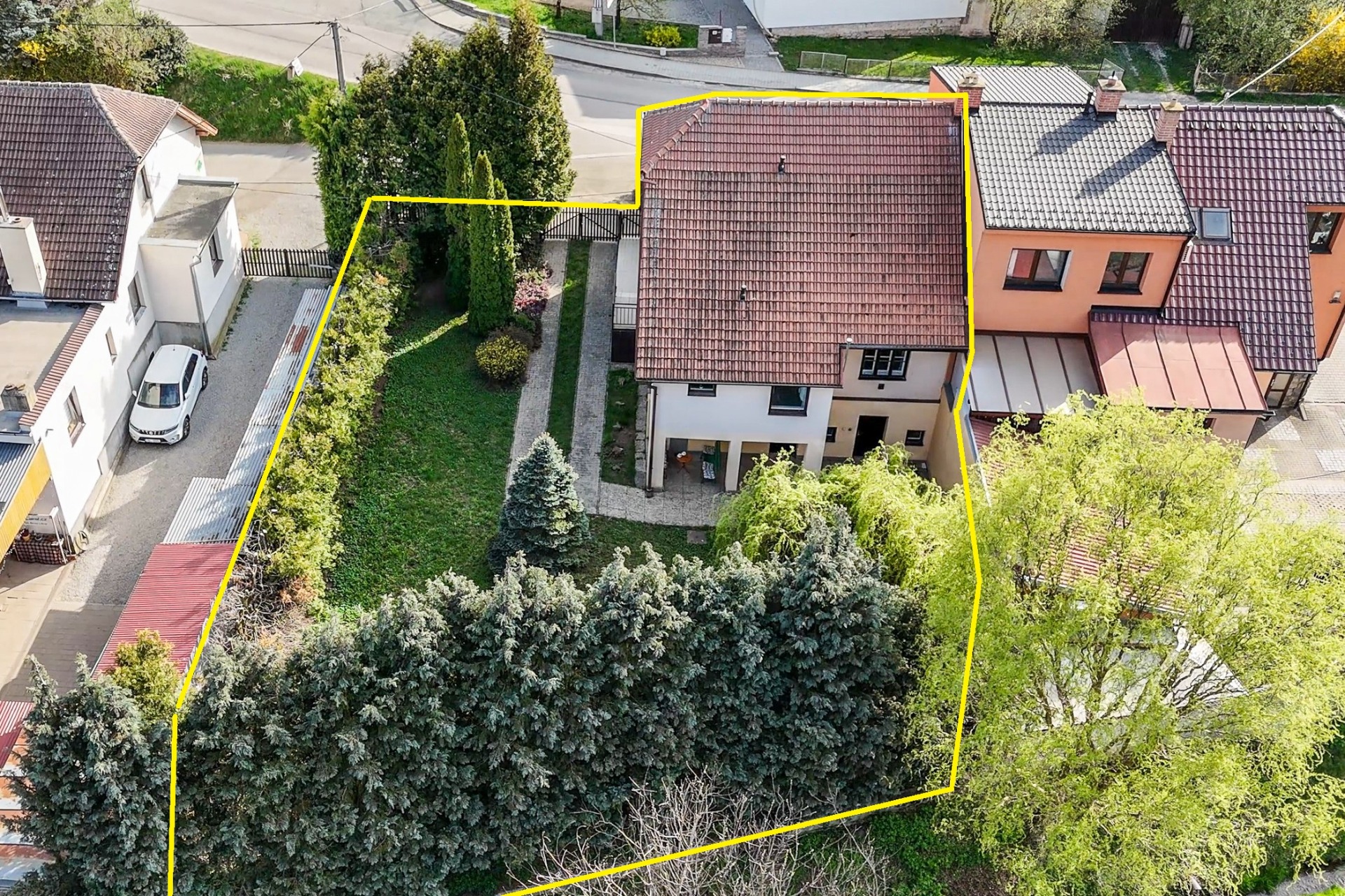 Starší rodinný dům 3+1 u Brna, se zahradou u potoka 3